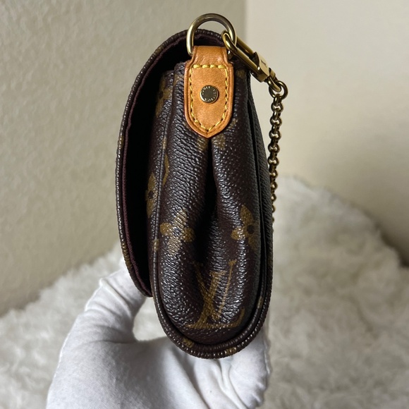 Louis Vuitton Monogram Favorite PM (Missing Long Strap) - Picture 4 of 7